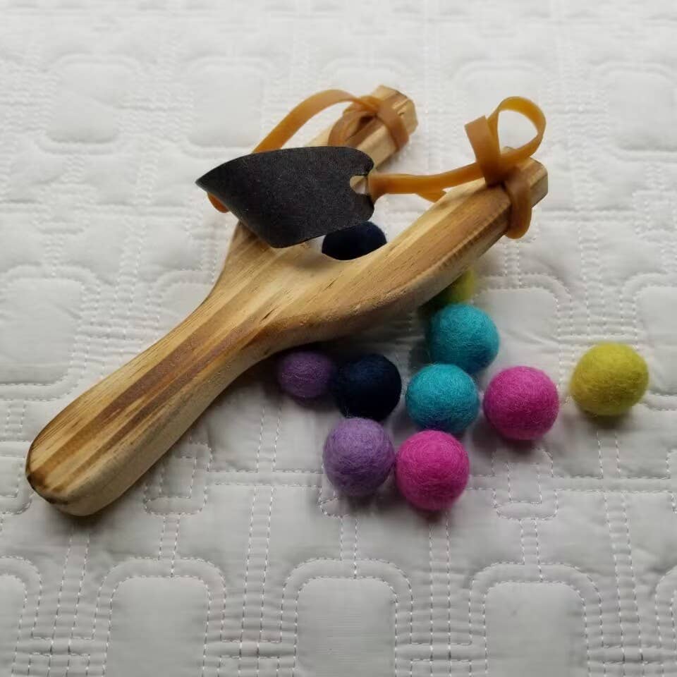 Wooden Slingshot With 10 Felt Balls