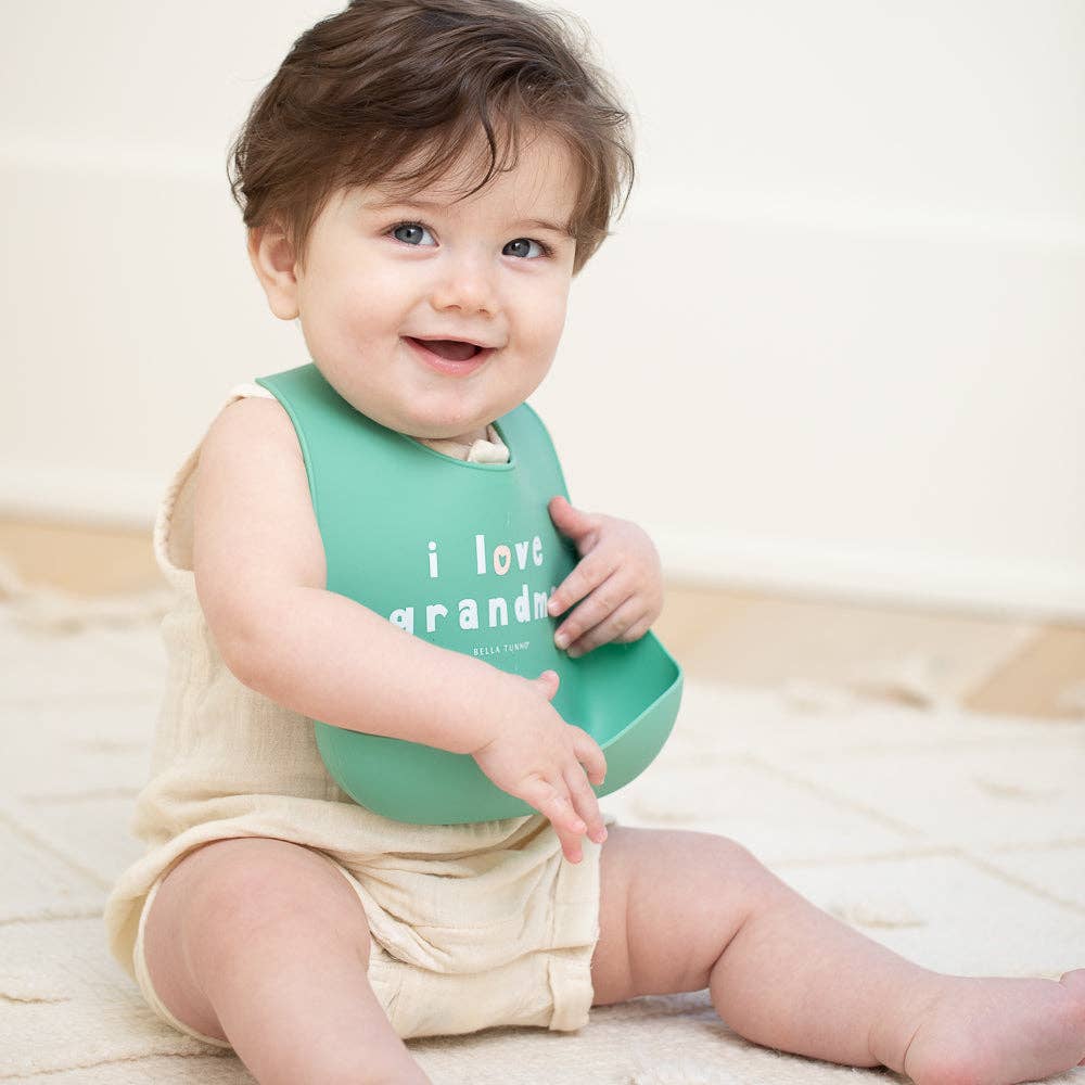 Love Grandma Wonder Bib: Green